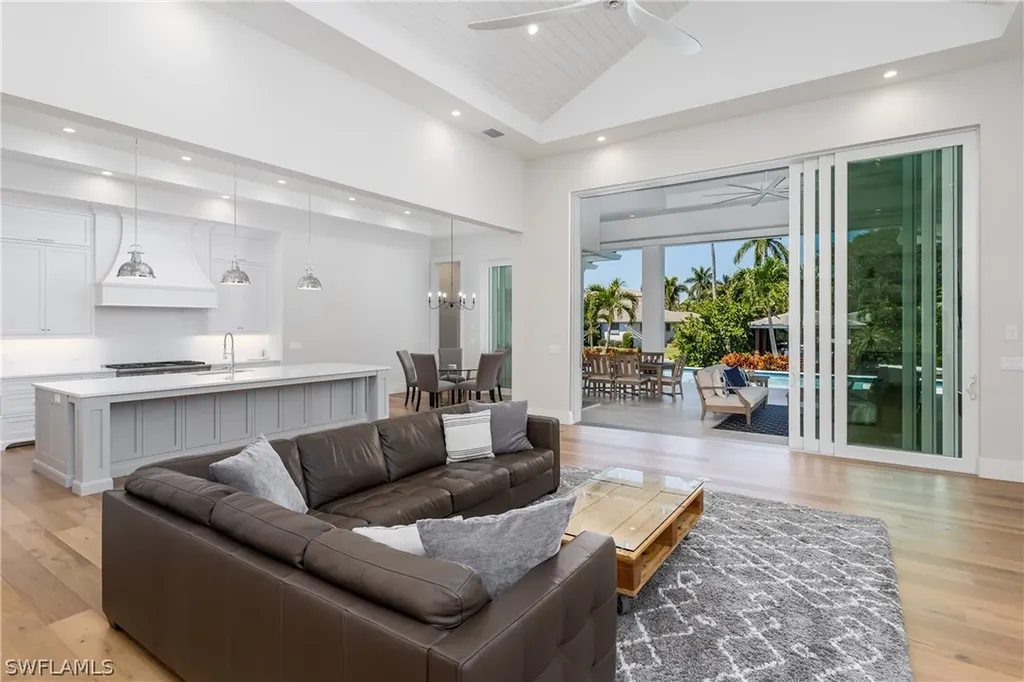 2150 Tarpon Road Naples FL 34102