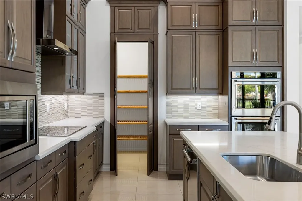 2489 Breakwater Way Naples FL 34112