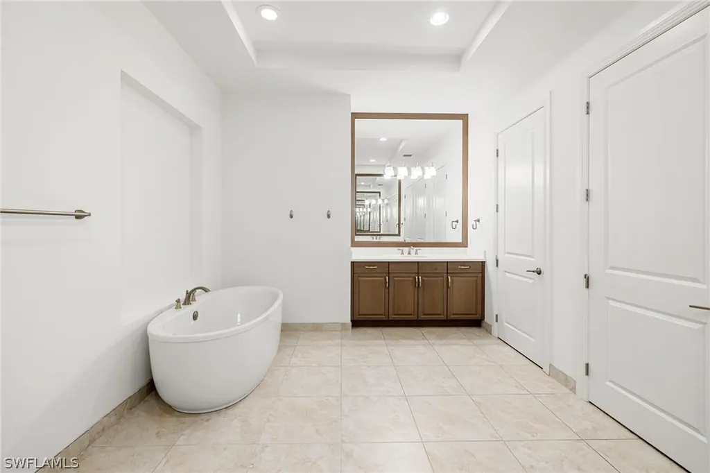 2489 Breakwater Way Naples FL 34112