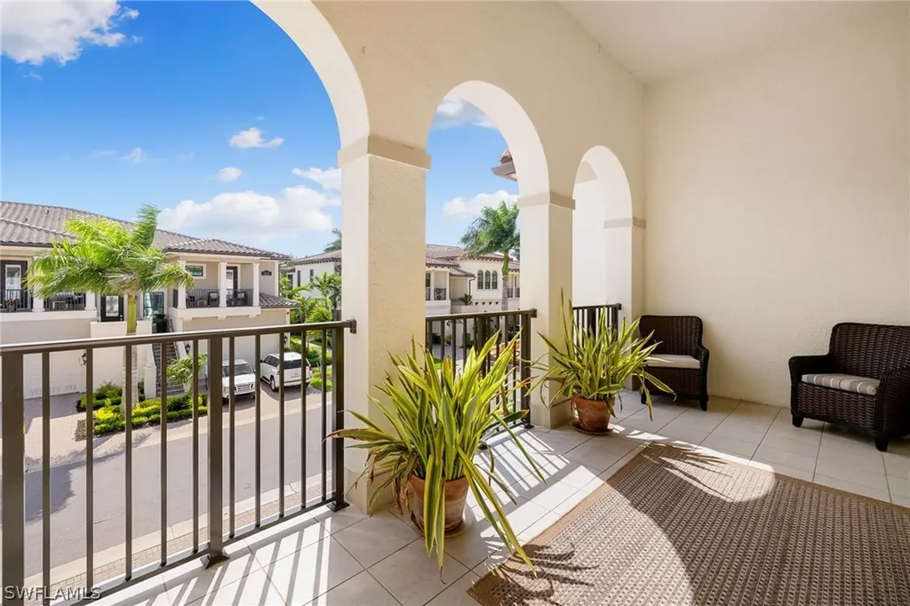 2489 Breakwater Way Naples FL 34112