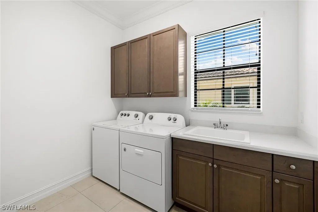 2489 Breakwater Way Naples FL 34112