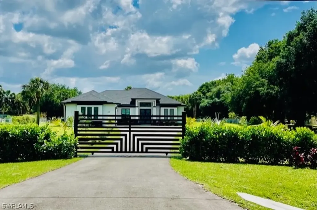 140 22nd Avenue NE Naples FL 34120