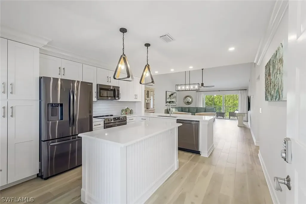 Naples FL, 3001 Sandpiper Bay Circle, Unit B304