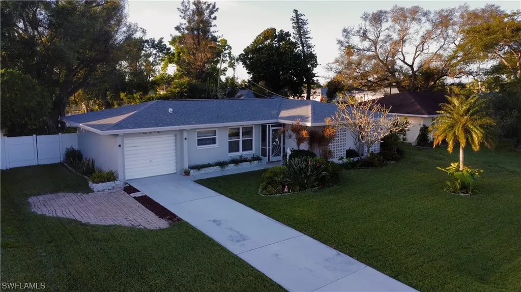 4105 Country Club Boulevard Cape Coral FL 33904