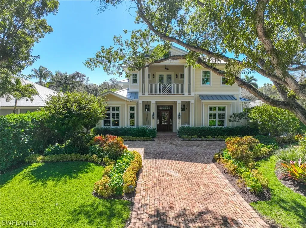 Naples FL, 414 2ND Avenue N