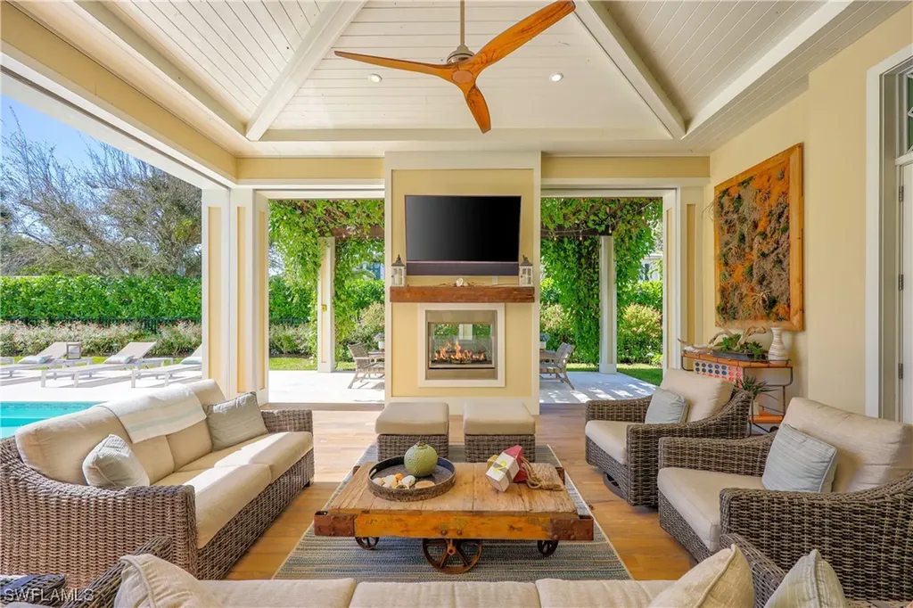 414 2nd Avenue N Naples FL 34102