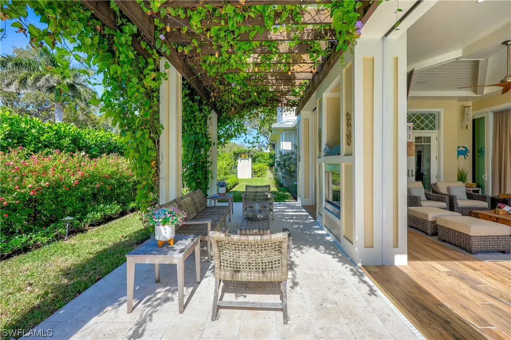 414 2nd Avenue N Naples FL 34102