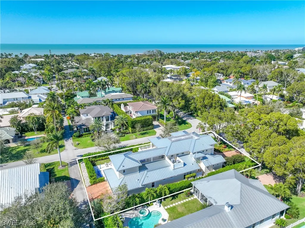 414 2nd Avenue N Naples FL 34102
