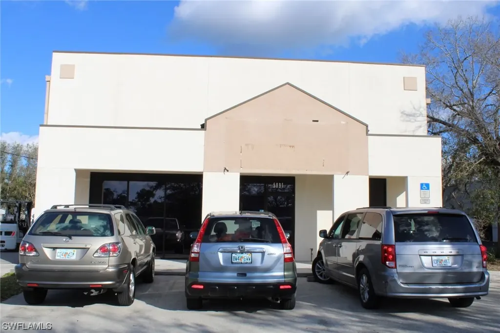 5891 Country Lakes Drive Fort Myers FL 33905