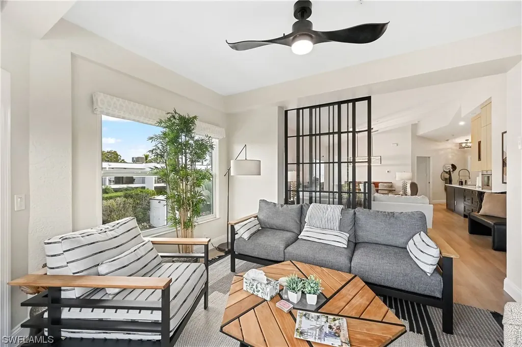547 11th Avenue S Naples FL 34102
