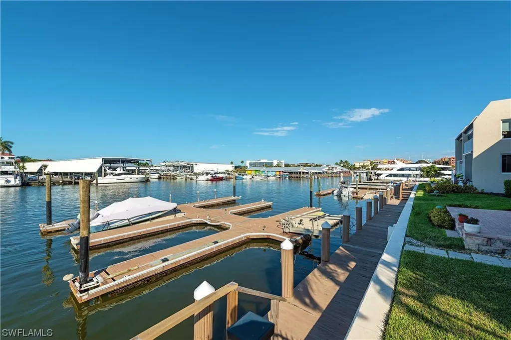 800 River Point Drive Naples FL 34102