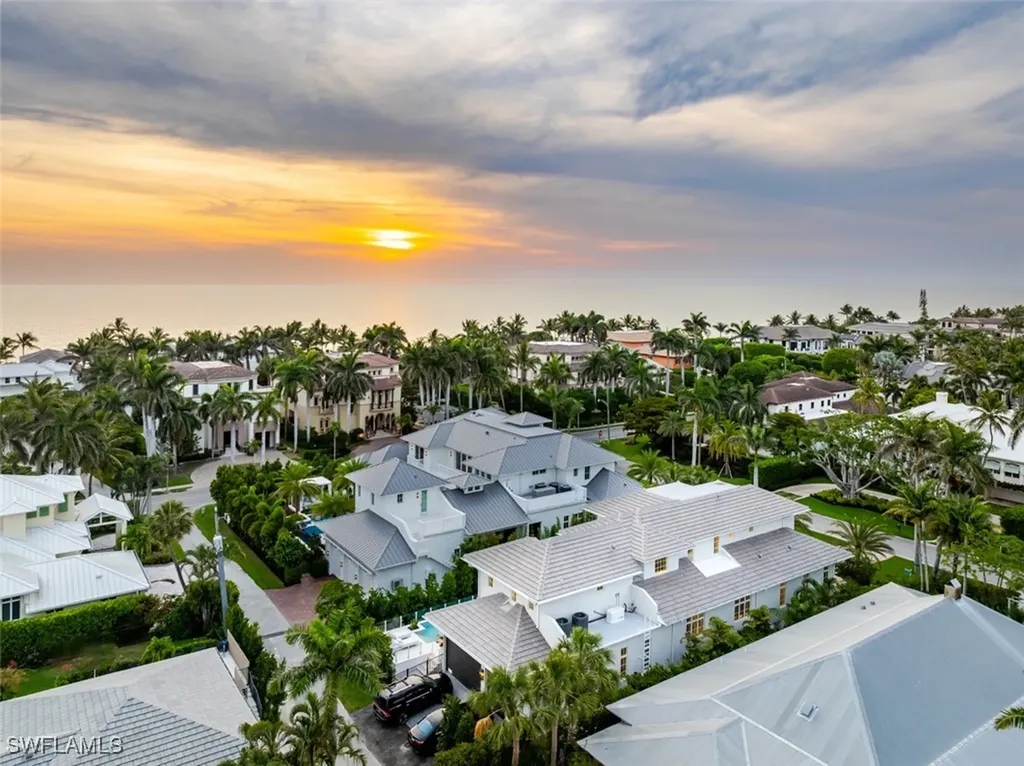 Naples FL, 128 1ST Avenue S