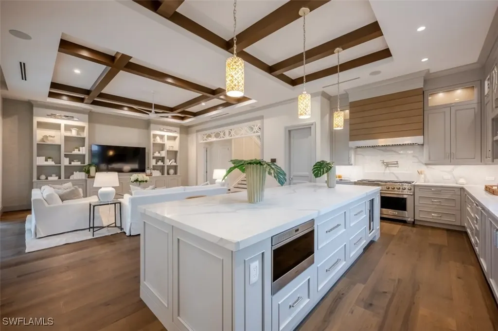 128 1st Avenue S Naples FL 34102