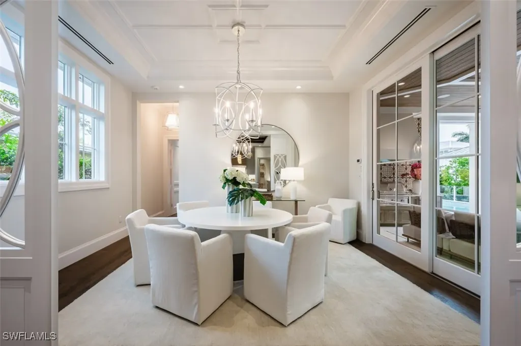 128 1st Avenue S Naples FL 34102