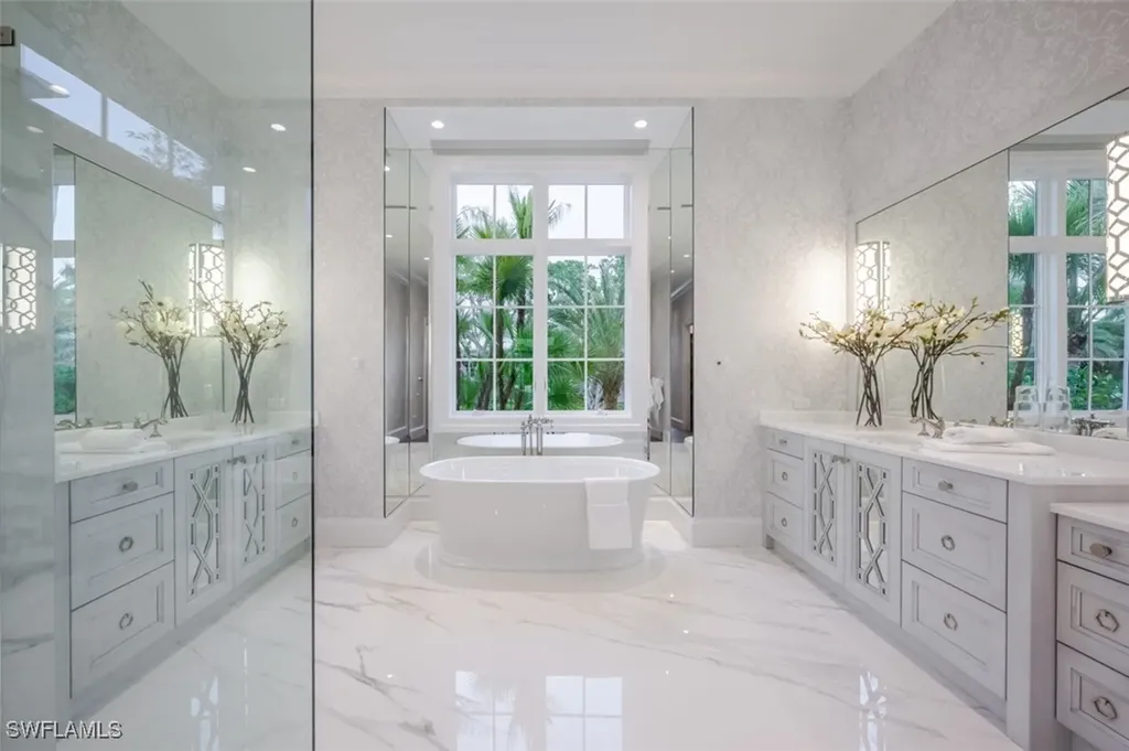128 1st Avenue S Naples FL 34102