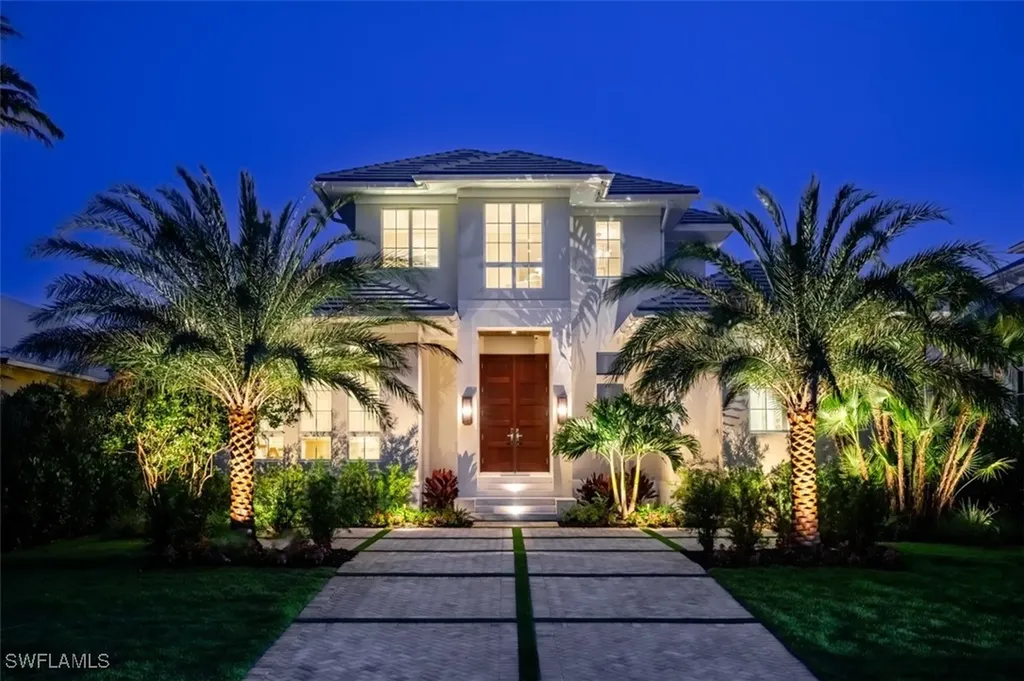 128 1st Avenue S Naples FL 34102