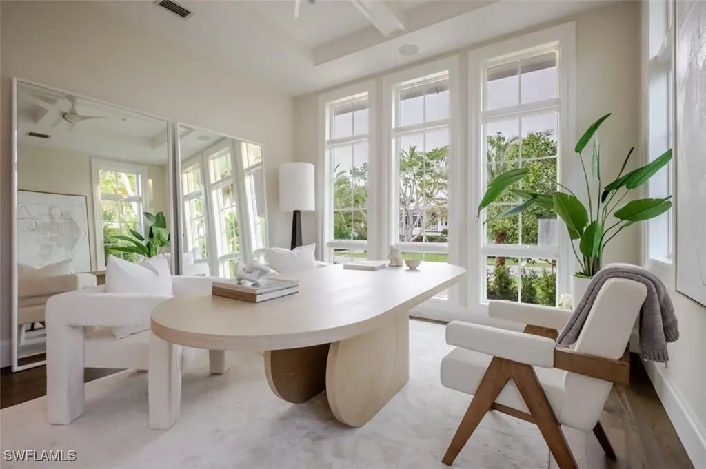 128 1st Avenue S Naples FL 34102