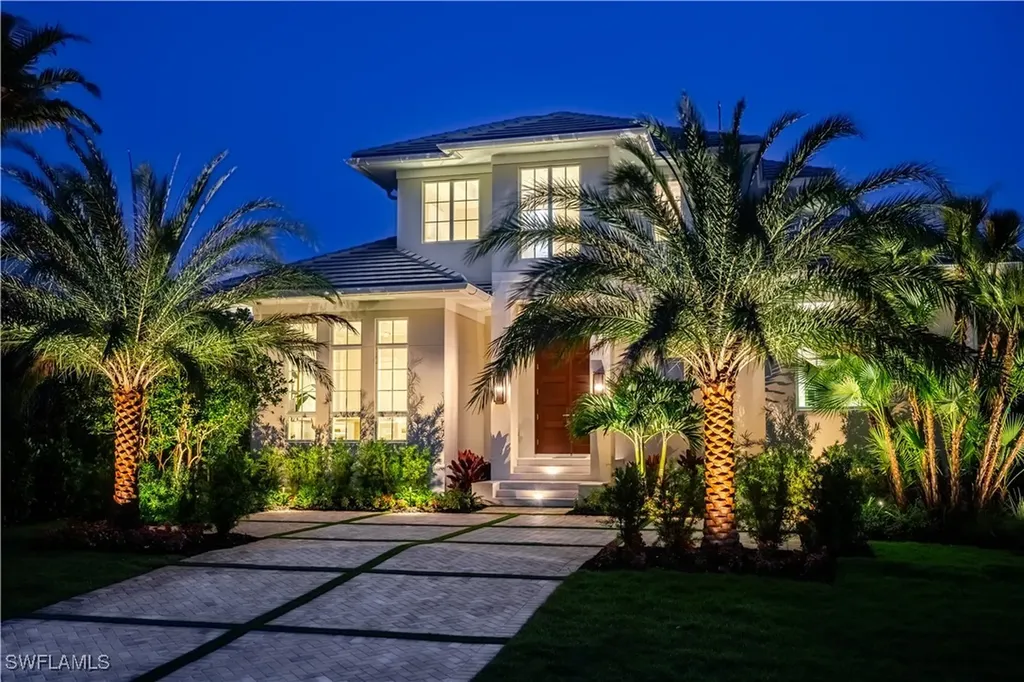 128 1st Avenue S Naples FL 34102