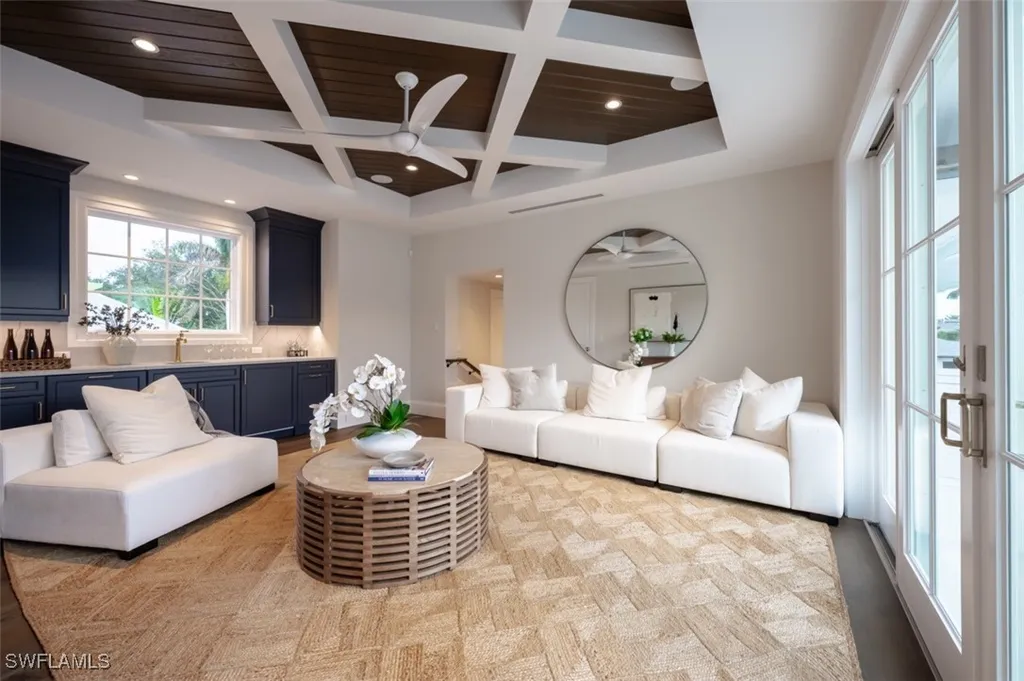128 1st Avenue S Naples FL 34102
