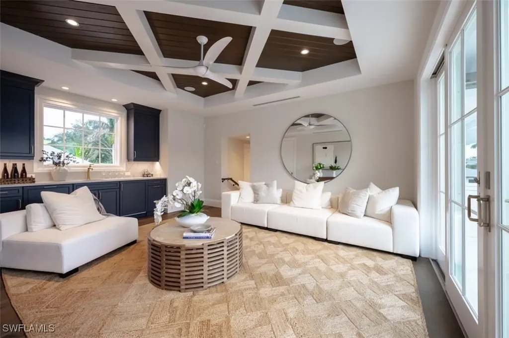 128 1st Avenue S Naples FL 34102