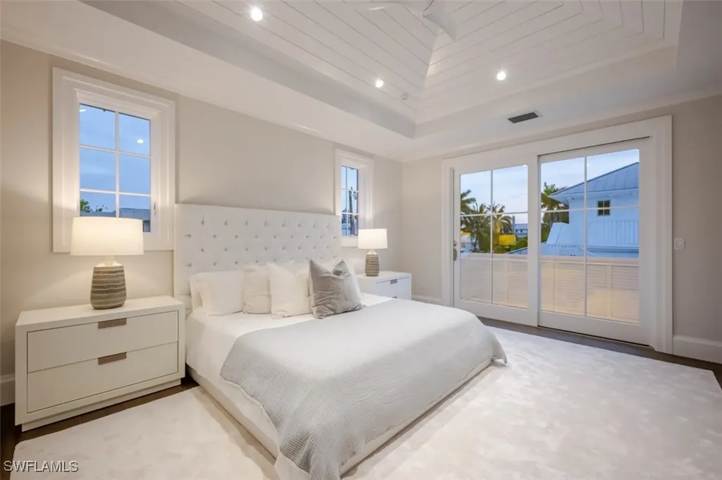 128 1st Avenue S Naples FL 34102