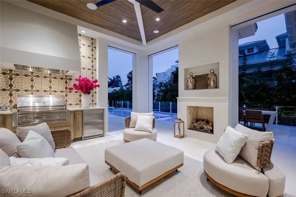 128 1st Avenue S Naples FL 34102