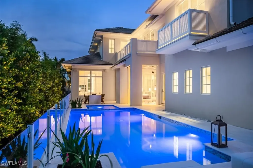 128 1st Avenue S Naples FL 34102