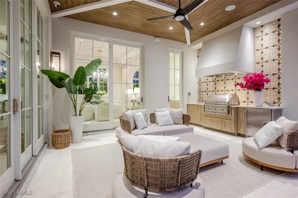 128 1st Avenue S Naples FL 34102