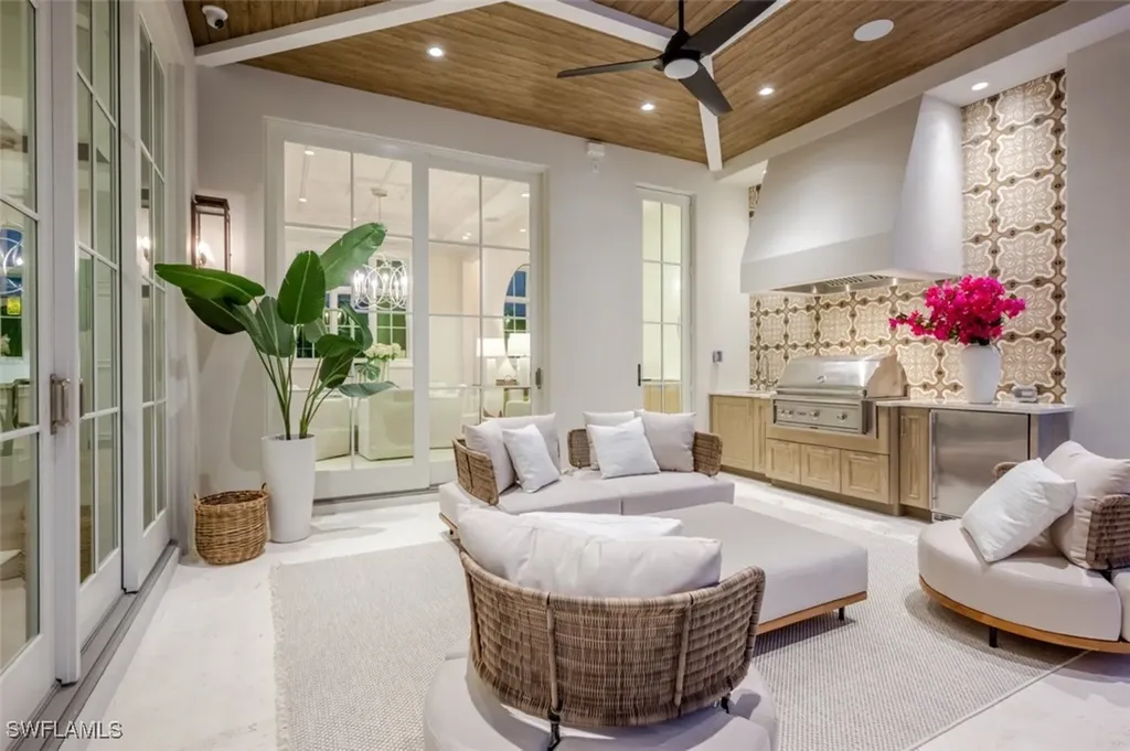 128 1st Avenue S Naples FL 34102