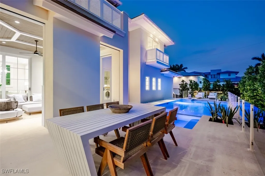 128 1st Avenue S Naples FL 34102