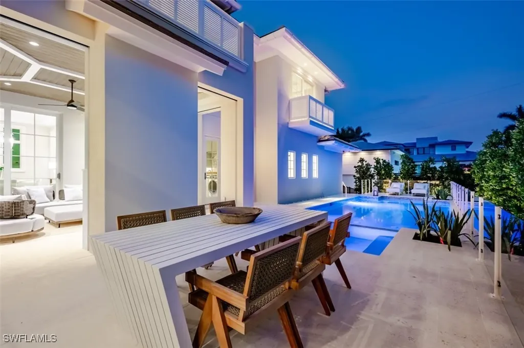 128 1st Avenue S Naples FL 34102