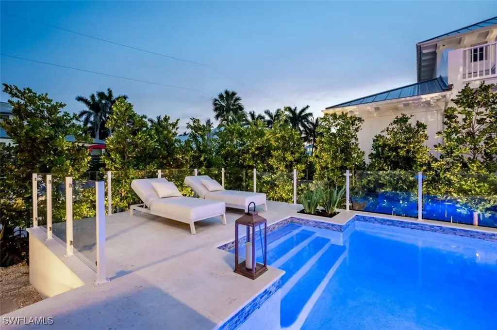 128 1st Avenue S Naples FL 34102