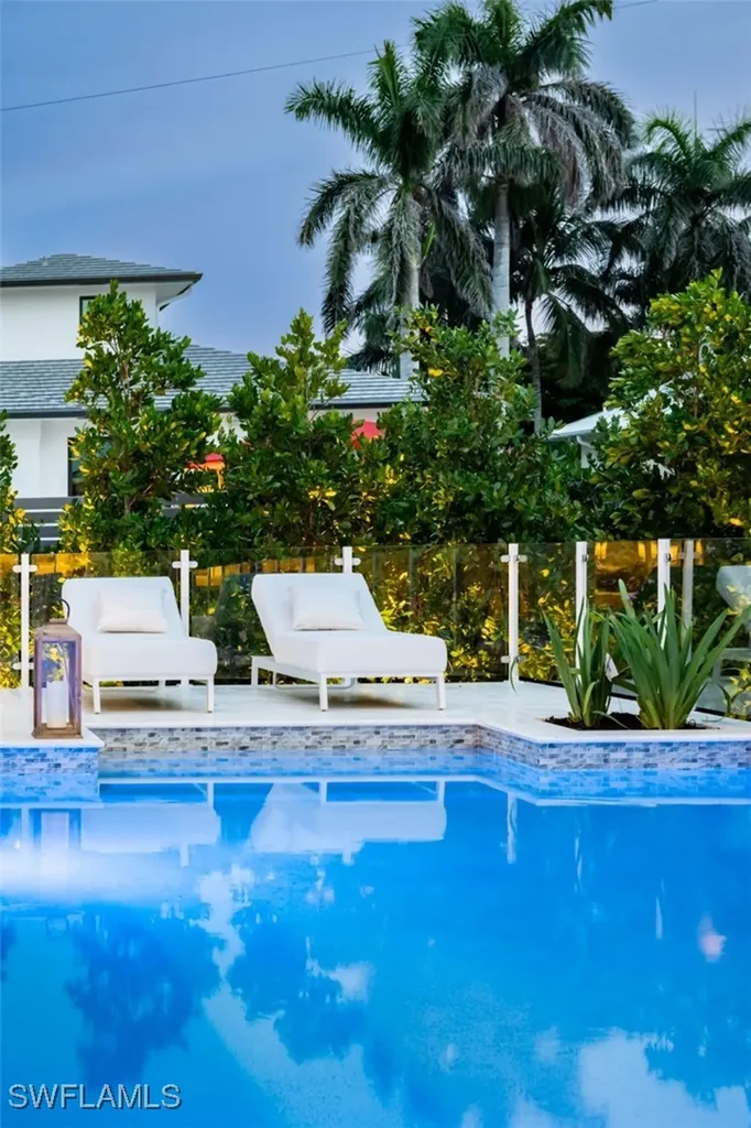128 1st Avenue S Naples FL 34102