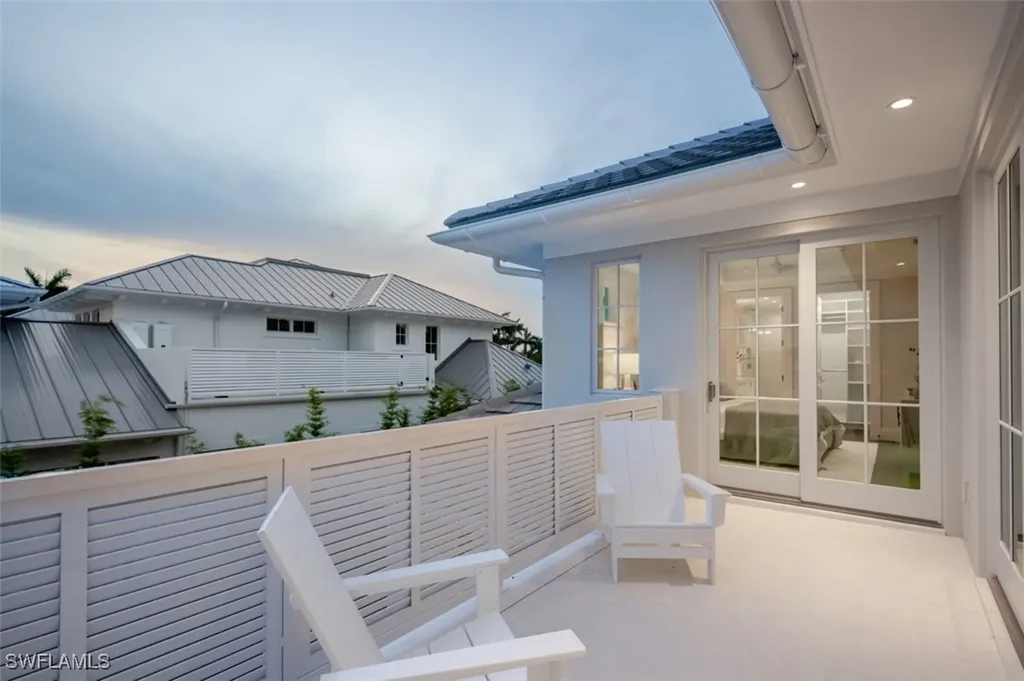 128 1st Avenue S Naples FL 34102