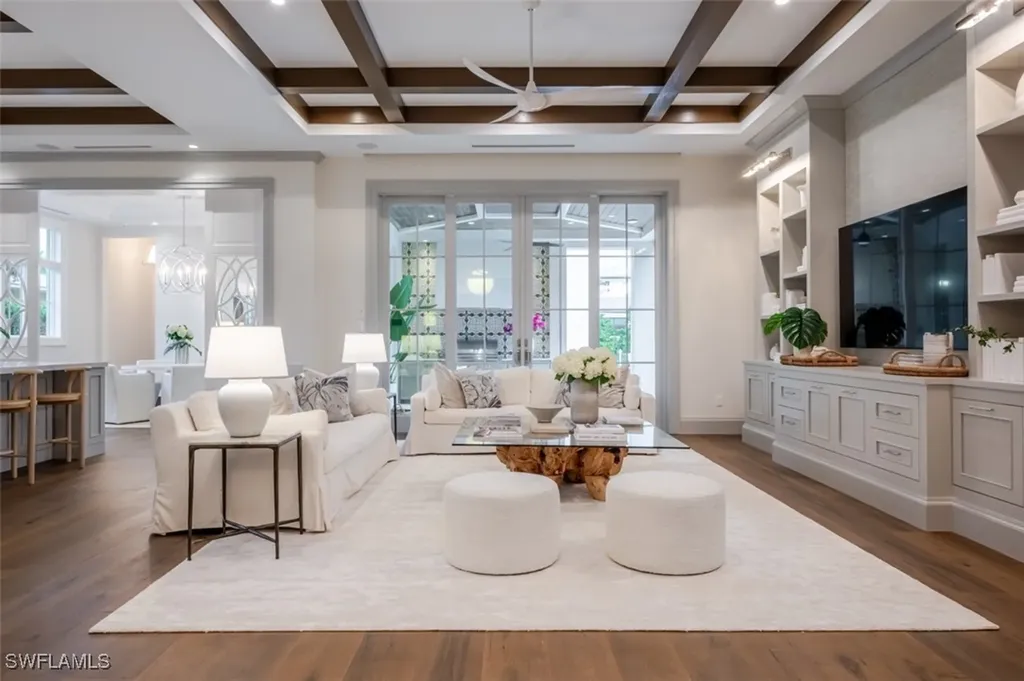 128 1st Avenue S Naples FL 34102