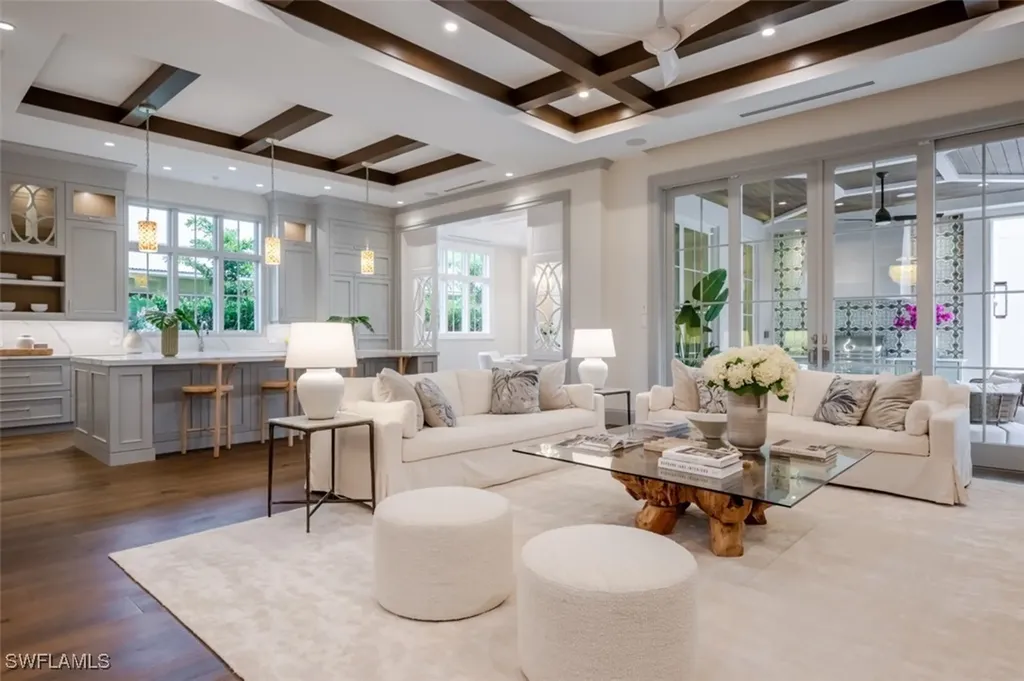 128 1st Avenue S Naples FL 34102
