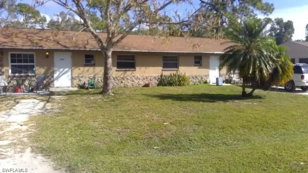 2045-2047 Eloise Circle North Fort Myers FL 33917