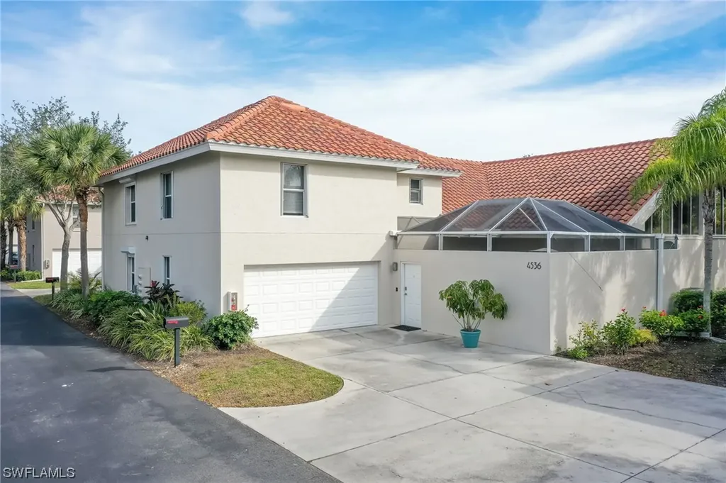 Naples FL, 4536 Court Way, Unit 19-D