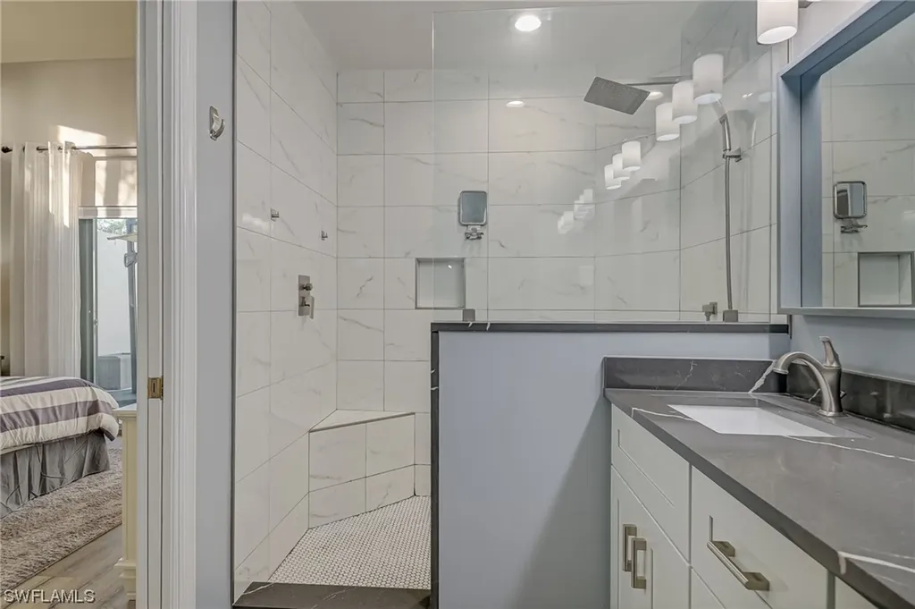 4536 Court Way Naples FL 34109