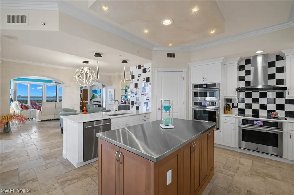 6061 Silver King Boulevard Cape Coral FL 33914