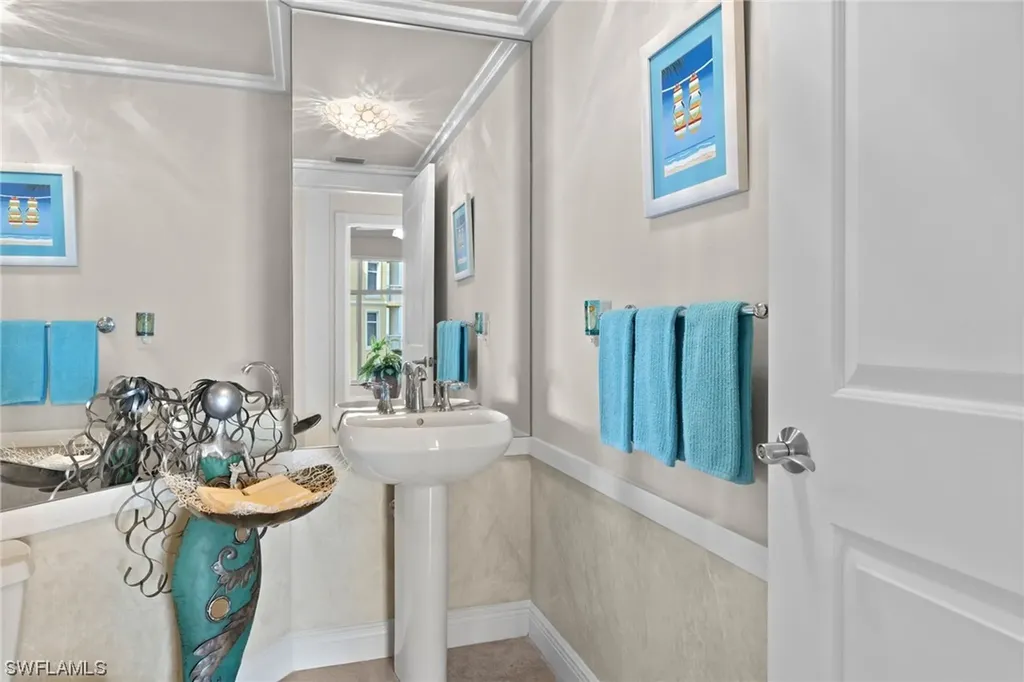 6061 Silver King Boulevard Cape Coral FL 33914