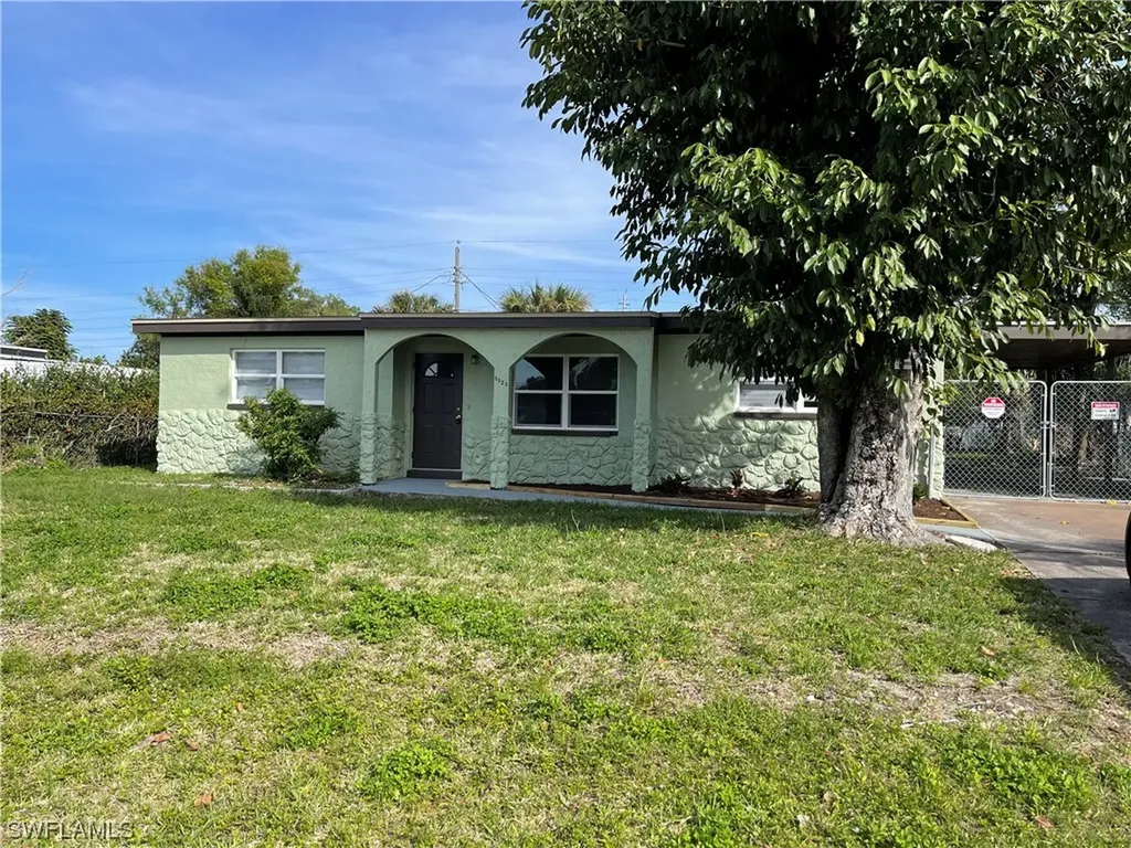 1523 Gardenia Avenue Fort Myers FL 33916