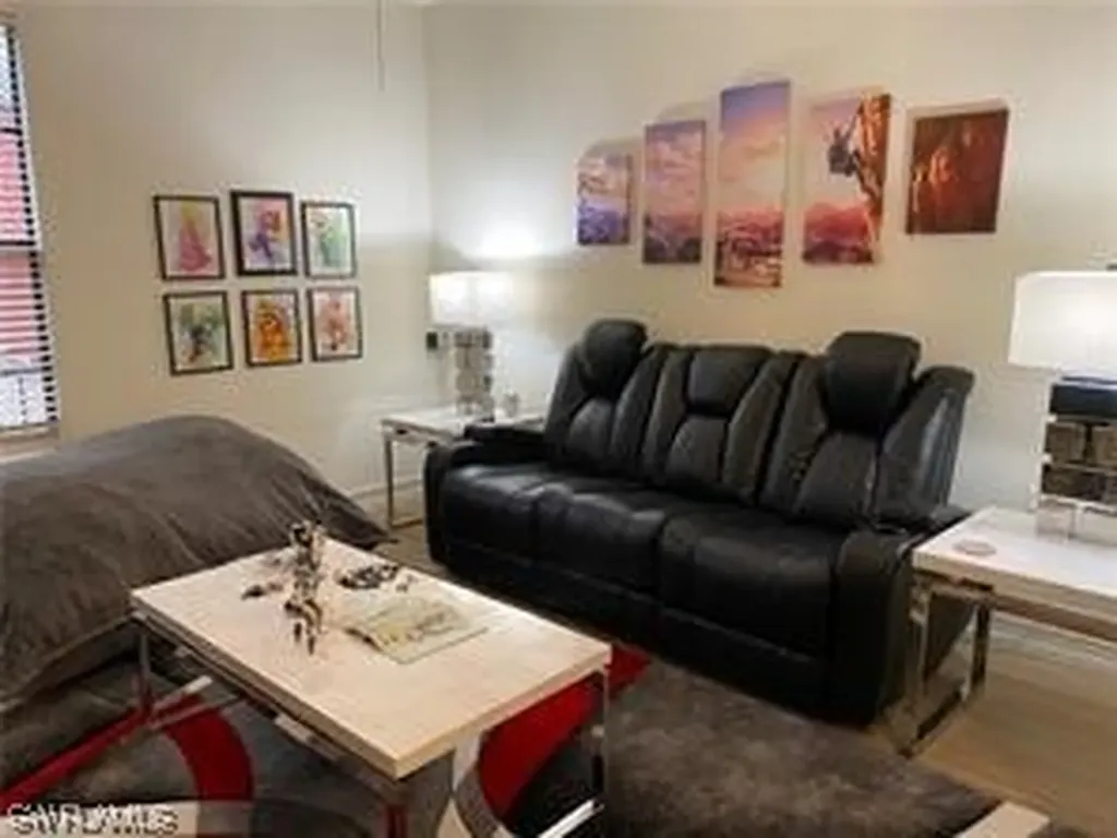 9145 Chula Vista Street Naples FL 34113