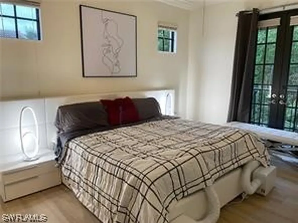 9145 Chula Vista Street Naples FL 34113