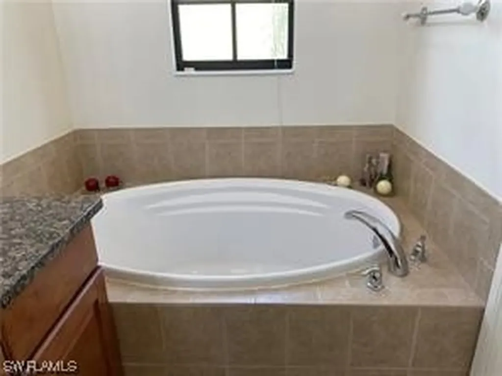9145 Chula Vista Street Naples FL 34113