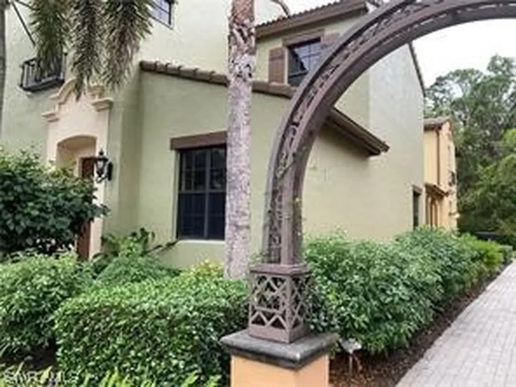 9145 Chula Vista Street Naples FL 34113
