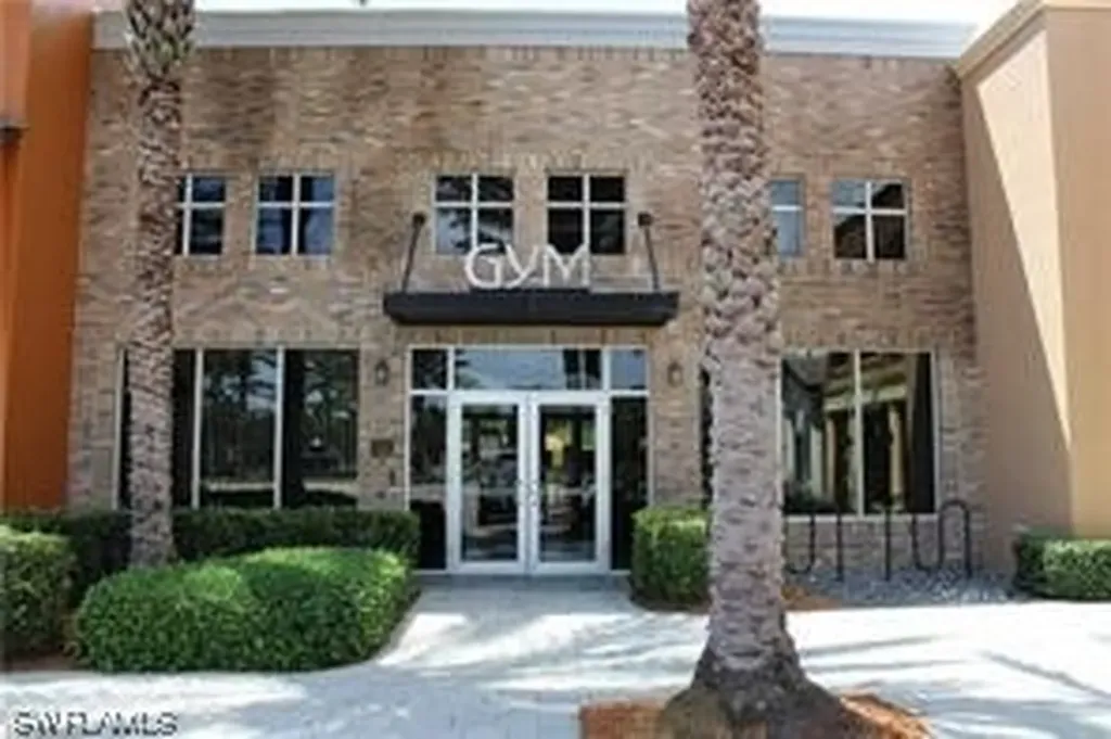 9145 Chula Vista Street Naples FL 34113