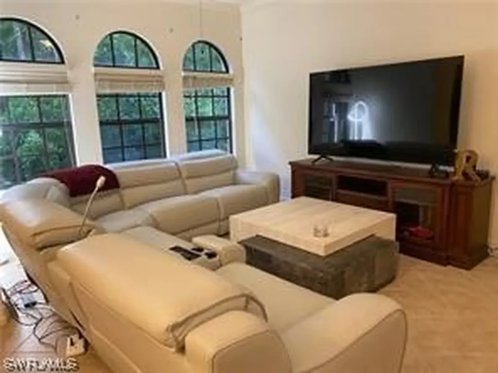 9145 Chula Vista Street Naples FL 34113