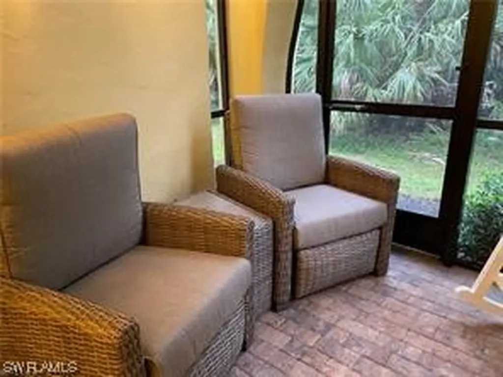 9145 Chula Vista Street Naples FL 34113