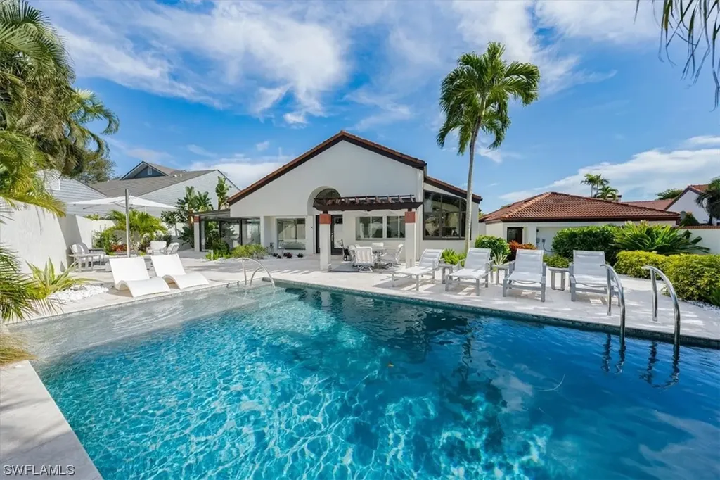 598 Bay Villas Lane Naples FL 34108